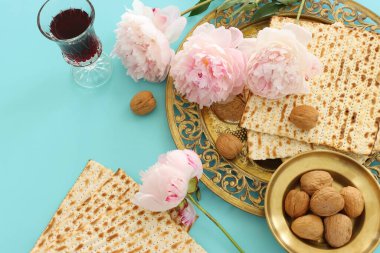 Matzoh 'lu Pesah bayramı resmi (Musevi Hamursuz Bayramı)