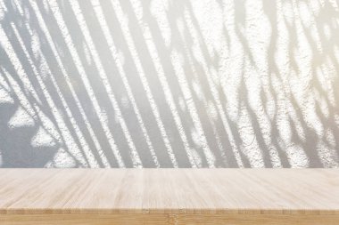 Ürün görüntüleme için boş tablo ile soyut parlak arkaplan