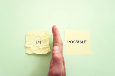 İmkansız kelimesi iki bölüme ayrılır. Başarı ve meydan okuma konsepti.