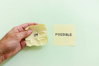 İmkansız kelimesi iki bölüme ayrılır. Başarı ve meydan okuma konsepti.