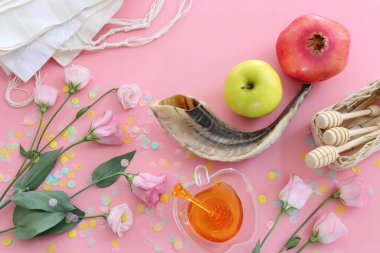 Rosh hashanah (Yahudi Yeni Yıl Tatili) konsepti. Geleneksel semboller