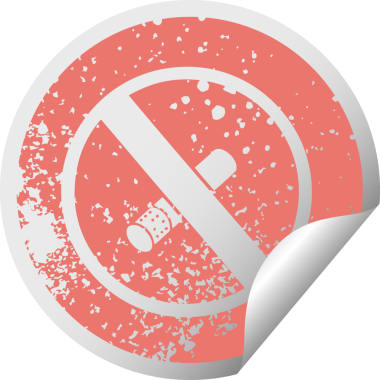 Bir insan tarafından çizilmiş sigara içilmesine izin verilmeyen işaretin sıkıntılı dairesel soyulan çıkartması.