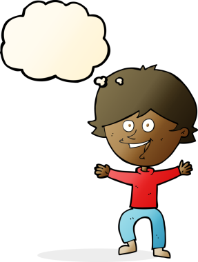 Bir insan tarafından çizilmiş düşünce baloncuğuyla gülen mutlu çocuk.