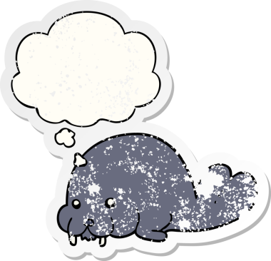 Düşünce baloncuğu olan sevimli karikatür deniz aygırı insan tarafından çizilmiş yıpranmış bir çıkartma.