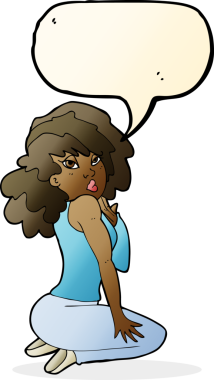 Bir insan tarafından çizilmiş konuşma balonuyla poz veren karikatür kadın.