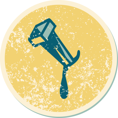 Bir insan tarafından çizilmiş demir tırnağın sembolik dövmesi.