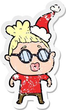 Bir insan tarafından çizilmiş Noel Baba şapkası takan, gözlüklü bir kadın.