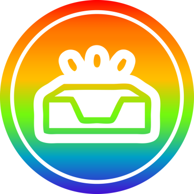 Bir insan tarafından çizilmiş gökkuşağı gradyanı ile tepsi dairesel simgesinde boş