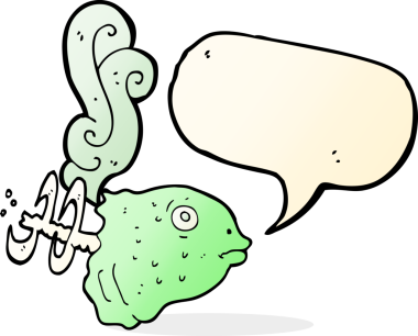 Bir insan tarafından çizilmiş, karikatür kokulu yaşlı balık kafası.