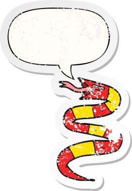Konuşma balonlu tıslayan çizgi film yılanı bir insan tarafından çizilmiş sıkıntılı eski bir çıkartma.