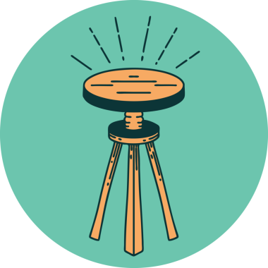 Bir insan tarafından çizilmiş dövme stili ahşap bir tabure.