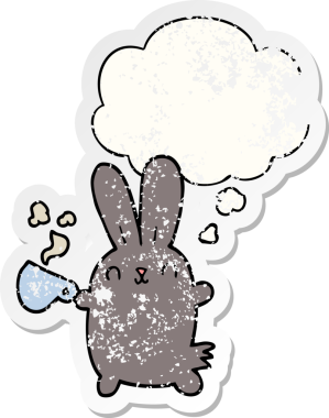Düşünce baloncuklu kahve fincanı olan sevimli çizgi film tavşanı insan tarafından çizilmiş yıpranmış bir çıkartma gibi.