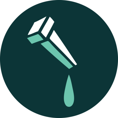 Bir insan tarafından çizilmiş demir çivinin ikonik dövme şekli