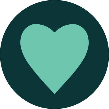 Bir insan tarafından çizilmiş bir kalbin ikonik dövme şekli