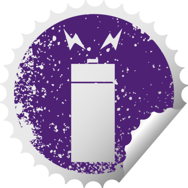 Bir insan tarafından çizilmiş eski bir pilin sıkıntılı dairesel soyulan çıkartması.