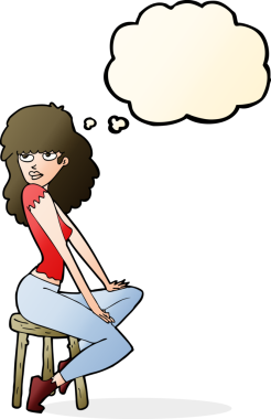 Bir insan tarafından çizilmiş düşünce baloncuğuyla poz veren karikatür kadın.