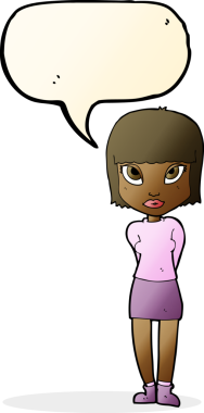 Bir insan tarafından çizilmiş bir konuşma balonuyla ayakta duran çizgi film kadını.