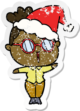 Bir insan tarafından çizilmiş Noel Baba şapkası takan, gözlüklü bir kadın.