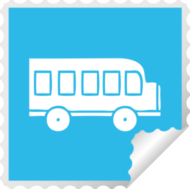 Bir insan tarafından çizilmiş okul otobüsünün kare soyulmuş çıkartması.