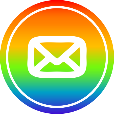 bir insan tarafından çizilmiş gökkuşağı gradyanı olan zarf harfli dairesel simge