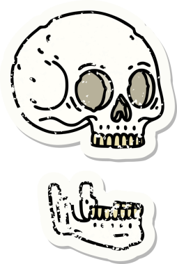 Bir insan tarafından çizilmiş geleneksel bir kafatası stili dövmesi var.