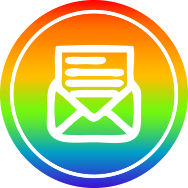 bir insan tarafından çizilmiş gökkuşağı gradyanı olan zarf harfli dairesel simge