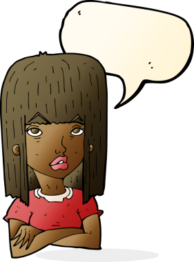 Bir insan tarafından çizilmiş, kolları katlanmış, konuşma balonu olan çizgi film kızı.