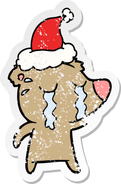 Bir insan tarafından çizilmiş Noel Baba şapkası giymiş ağlayan bir ayının el çizimi.