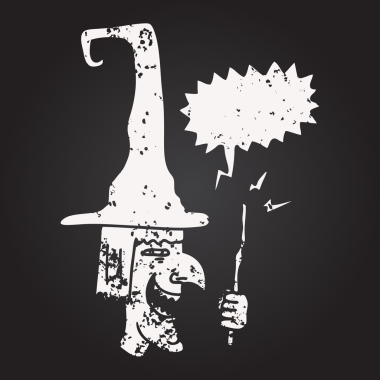 Kara tahta tebeşirle çizilmiş konuşma balonu karikatürü gülen cadı bir insan tarafından çizilmiş.