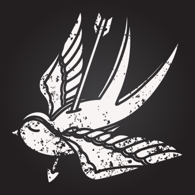 Kara tahta tebeşir dövmesi. Kırlangıç şeklinde. Bir insan tarafından çizilmiş ok ile delinmiş.