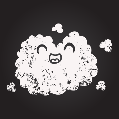 Kara tahta tebeşirle çizilmiş mutlu duman bulutu bir insan tarafından çizilmiş.
