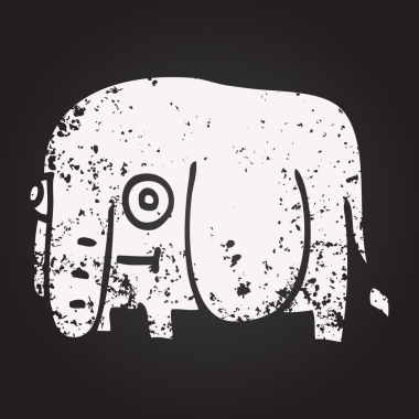 Karatahta tebeşirle insan tarafından çizilmiş bir fil çizimi.