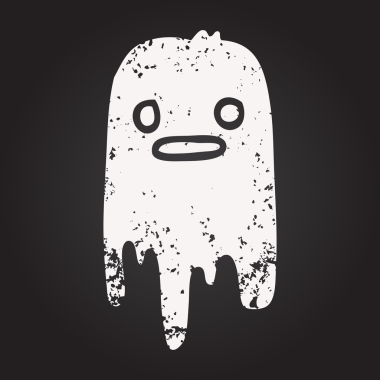 Kara tahta tebeşirle siyah beyaz çizgi film bir insan tarafından çizilmiş ürkütücü hayalet.