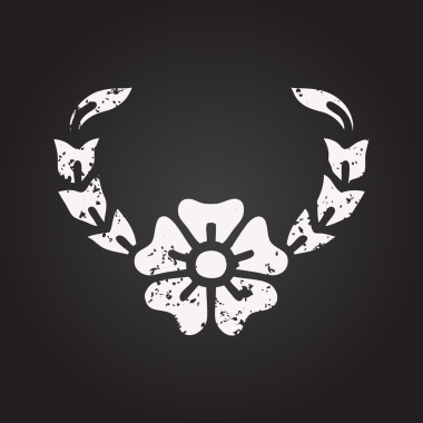 Kara tahta tebeşir dövmesi bir insanın çizdiği dekoratif bir çiçeğin siyah stili.