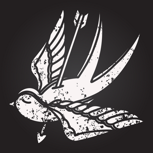 Kara tahta tebeşir dövmesi. Kırlangıç şeklinde. Bir insan tarafından çizilmiş ok ile delinmiş.