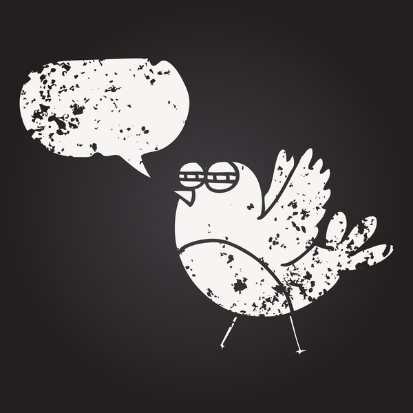 Tahta tebeşirle çizilmiş konuşma balonu karikatürü bir insan tarafından çizilmiş.