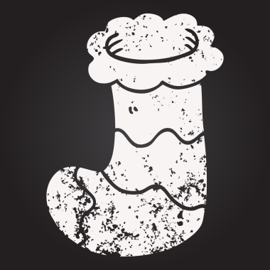 Karatahta tebeşirle çizilmiş Noel çorabı bir insan tarafından çizilmiş.