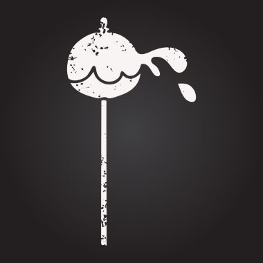 Karatahta tebeşiri bir insan tarafından çizilmiş tuhaf bir karikatür elma şekeri.