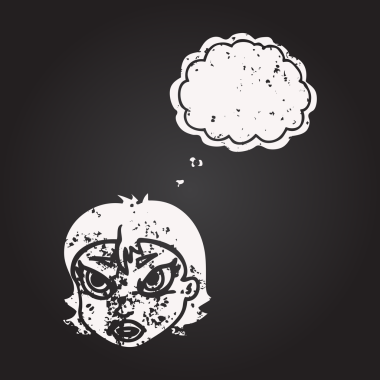 Tahta tebeşirle çizilmiş düşünce balonu karikatürü kızgın kadın yüzü bir insan tarafından çizilmiş.