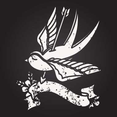 Karatahta tebeşirle geleneksel siyah çizgi dövmesi. Bir kırlangıç sancağıyla bir insan tarafından çizilmiş.