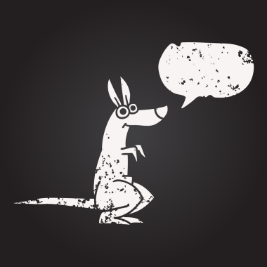 Tahta tebeşirle çizilmiş konuşma balonu kangurusu bir insan tarafından çizilmiş.