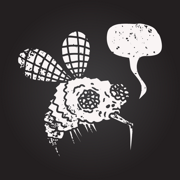 Tahta tebeşirle çizilmiş konuşma balonu sineği bir insan tarafından çizilmiş.