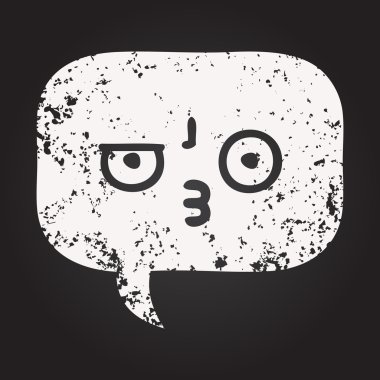 Tahta tebeşir, bir insan tarafından çizilmiş bir konuşma balonunun karikatürü.