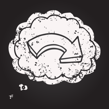 Tahta tebeşirle çizilmiş düşünce balonu çizgi filmi bir insan tarafından çizilmiş oku işaret ediyor.