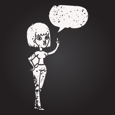 Tahta tebeşirle çizilmiş serbest konuşma balonu karikatürü kadın bir insan tarafından çizilmiş.