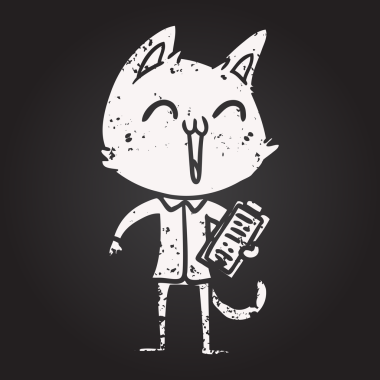 Bir insan tarafından çizilmiş kara tahta tebeşirli mutlu çizgi film kedisi.