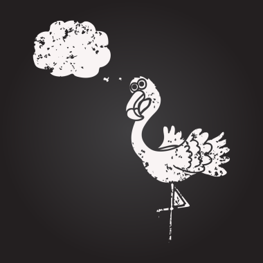 Tahta tebeşirle çizilmiş düşünce balonu flamingosu bir insan tarafından çizilmiş.