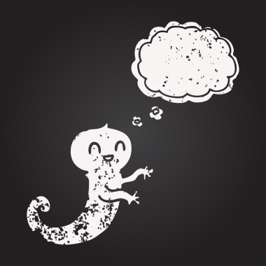 Tahta tebeşirle çizilmiş düşünce balonu karikatürü bir insan tarafından çizilmiş.