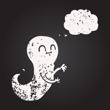 Tahta tebeşirle çizilmiş düşünce balonu karikatürü bir insan tarafından çizilmiş.