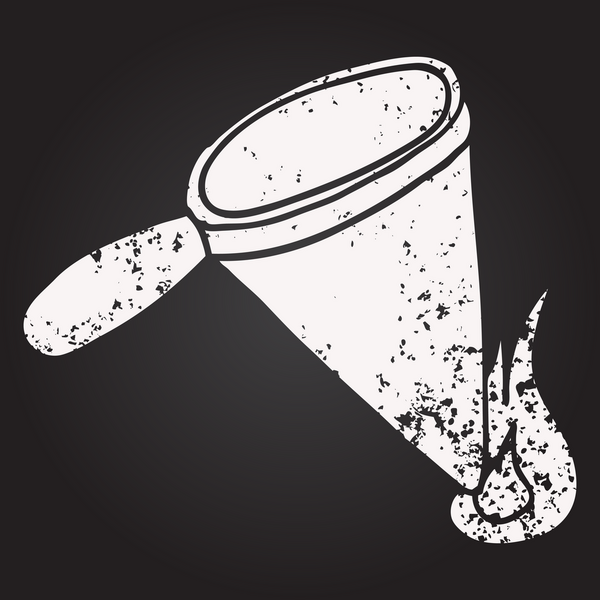 Kara tahta tebeşirle insan tarafından çizilmiş karikatür büyüteç.